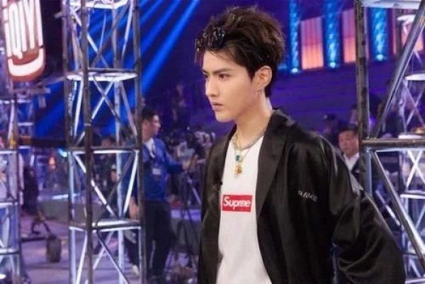 首档|首档喊麦综艺来了,MC天佑疑似复出,四大导师个个土味