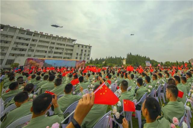  位出|开主战坦克结婚，陆军集体婚礼C位出道！