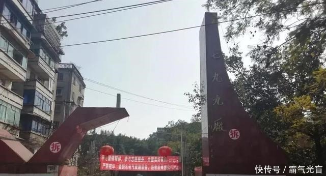 白领|宜宾新晋“美食街”,一到饭点儿人挤人!学生、白领都爱去……