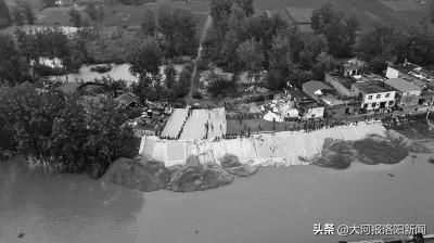  封堵|河南固始史灌河大堤再次出现2次塌陷，众人紧急封堵