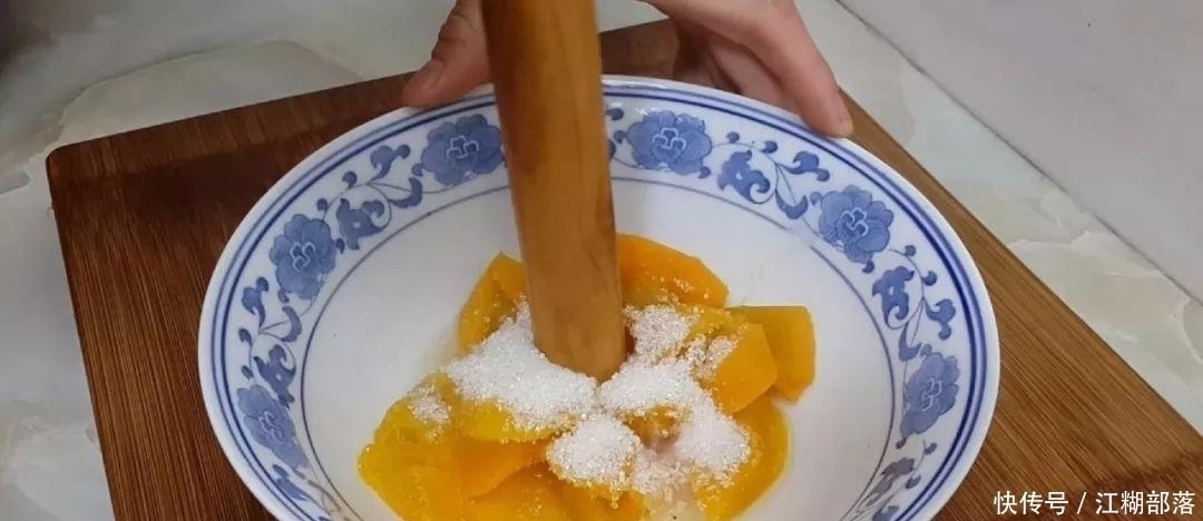 南瓜|南瓜又出新吃法,不用油炸,比面包馒头做法简单,比南瓜饼还好吃