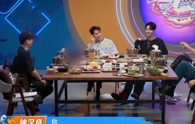  肖战|王一博录制《街舞》，全网注意力都在他的脚上，这是穿肖战的吧？