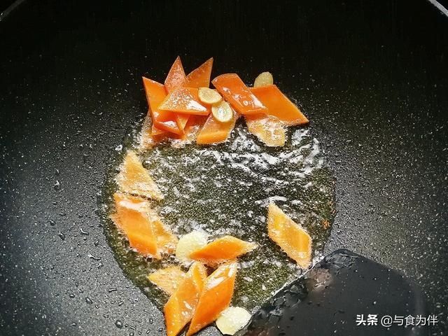  豆腐皮|豆腐皮焯水时，别忘加点“它”，做出来滑嫩入味，米饭都不够吃了
