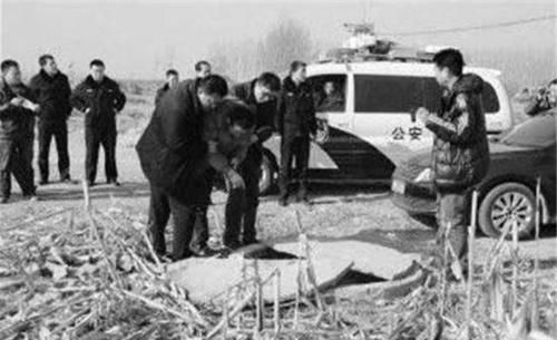  再次出现|1963年，女会计携巨款失踪，再次出现时，她已在水泥地里沉睡21年