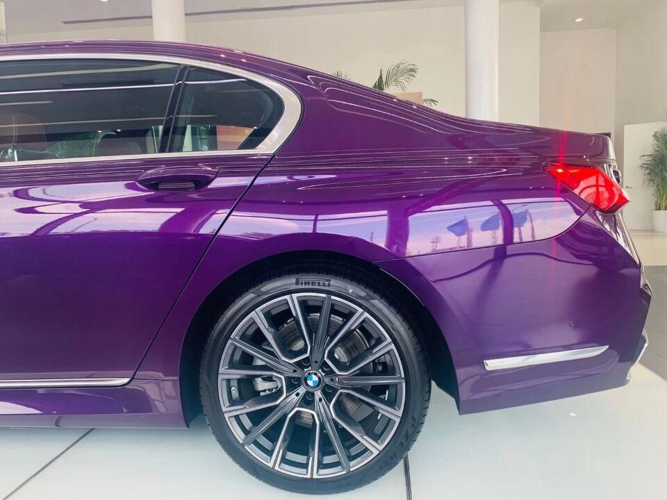  车身|最帅气的宝马7系来袭！落地80万，轴距3.2米，车身颜色最霸气！