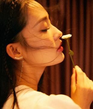 侧颜|这些女星的侧脸是天生的标准尺！万茜JJ贾晓晨赵薇张柏芝上榜