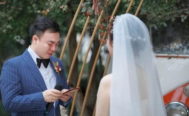 幸福的样子|婚礼誓词环节新郎激动得不知说什么？暖心结婚誓词分享