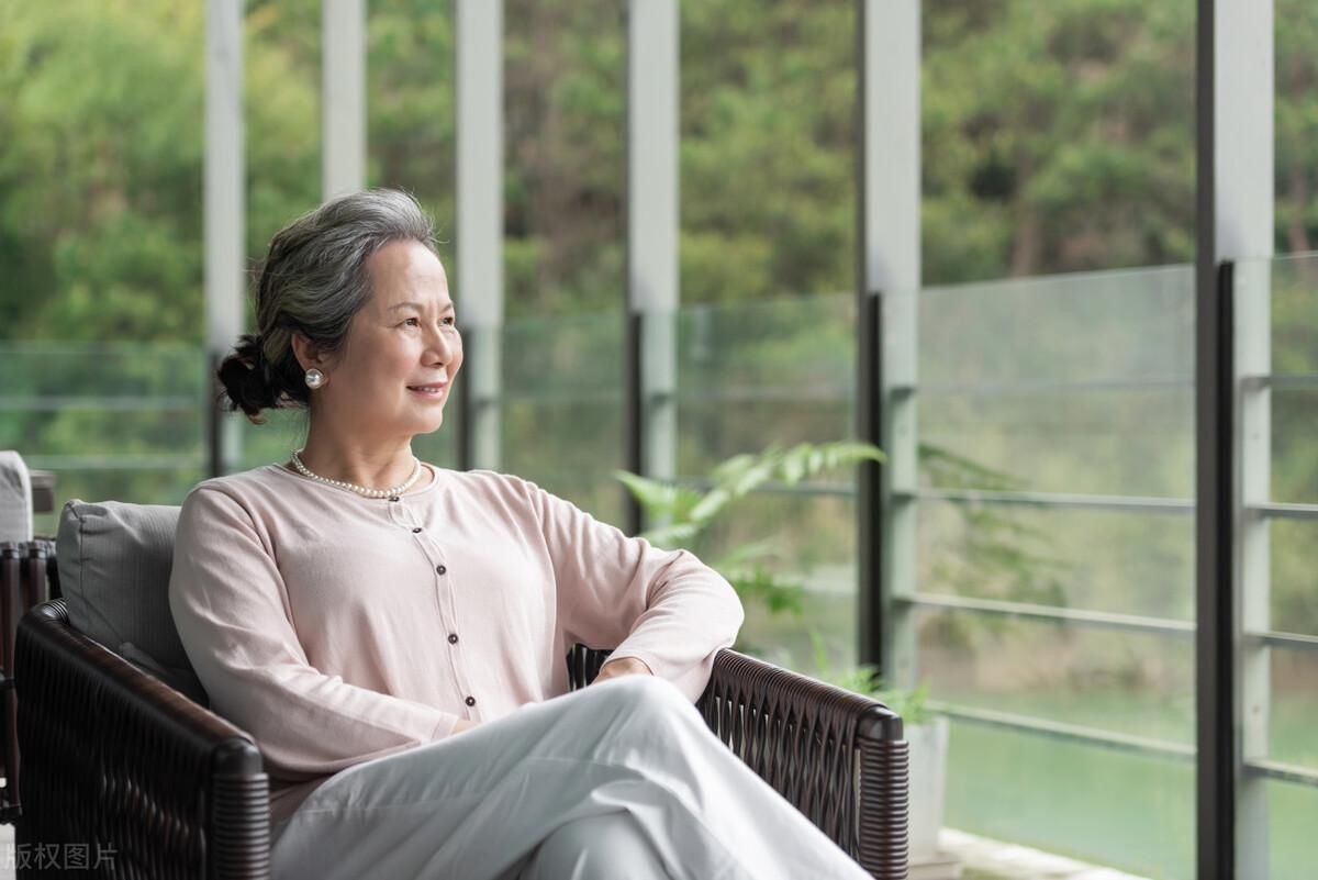 女性阴道衰老怎么保养(女性开始衰老，会出现6个征兆，如果你也出现，请注意开始保养)