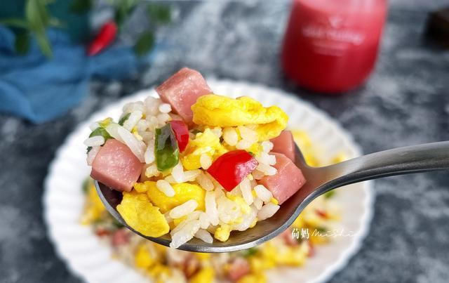 营养|蛋炒饭怎么做好吃?掌握好一点,米饭越吃越香,女儿能吃2碗