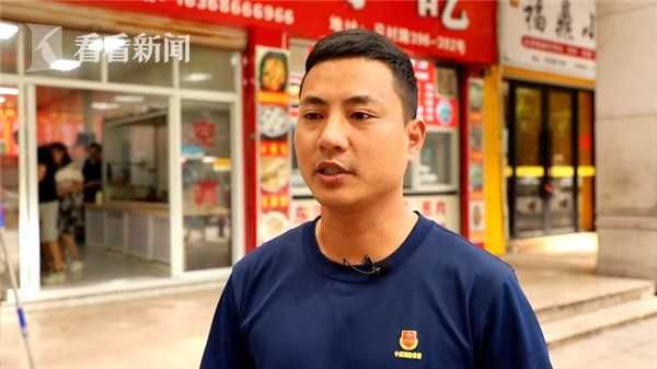  消防员们|买完单后她“撒腿就跑” 留下一屋消防员默默感动