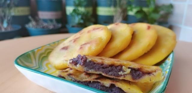  搭配|把玉米面和豆沙搭配在一起，好吃营养又健康，还可以当早餐