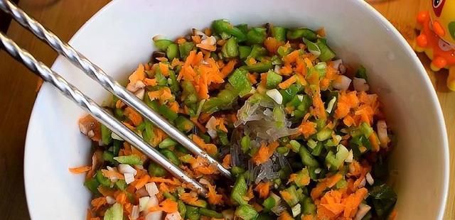  韭菜|1把粉丝，3个鸡蛋，筷子搅一搅，比韭菜盒子还好吃，太香了