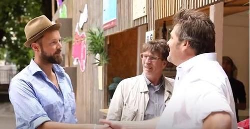 本杰明|男子因上班受够了拥堵的道路，每天游泳2公里去上班