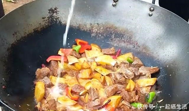 牛肉|土豆烧牛肉,做法简单,口感嫩滑