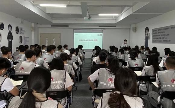 管理|高速疯跑过后，茶饮业需要至少10000个海底捞店长