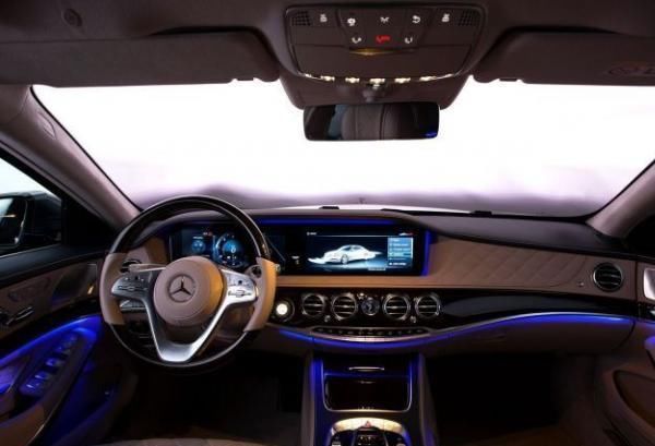  抵达|2020款奔驰S级抵达“战场”，6.0T+V12发动机，最高时速250千米