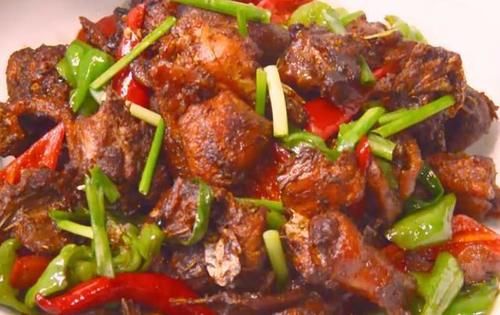  香辣|爆炒鸡块，一道香辣鲜美的家常菜，按照步骤学，也能做出饭店味道