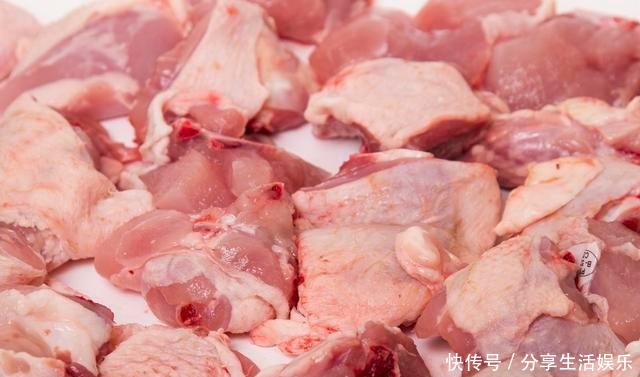 大厨|鸡肉焯水是大忌,不管鲜鸡还是冻肉,大厨教你这样做,鲜嫩有营养