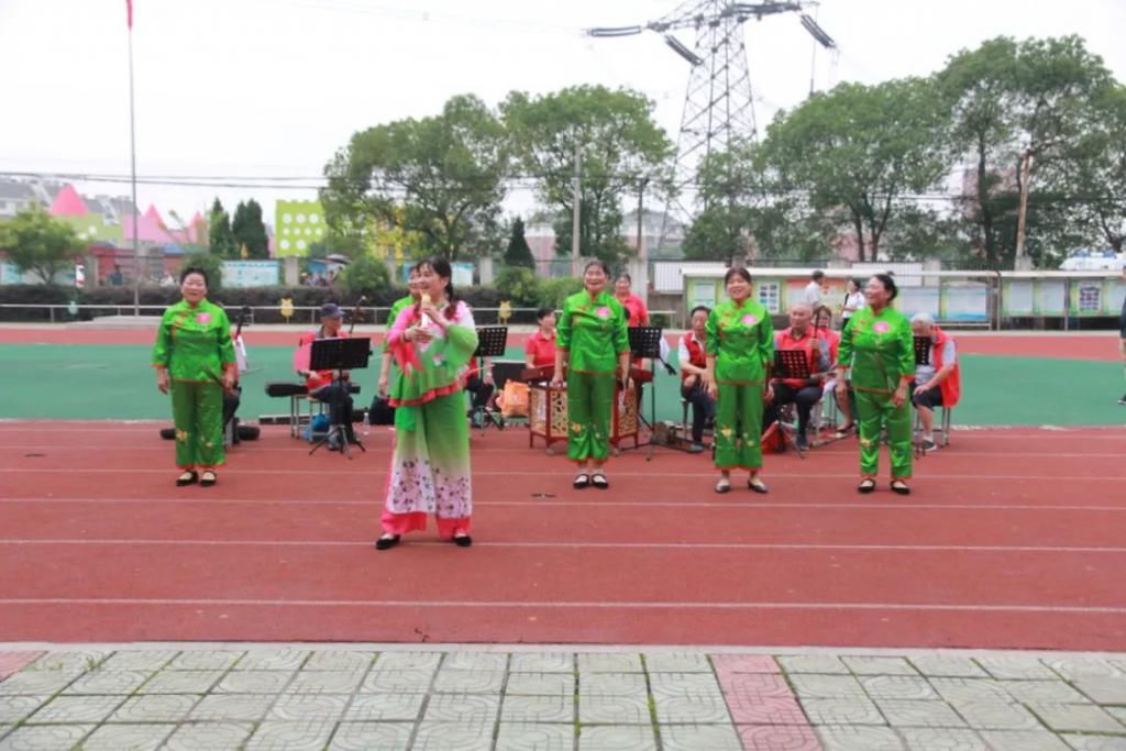  阵阵|安置点里，掌声阵阵…