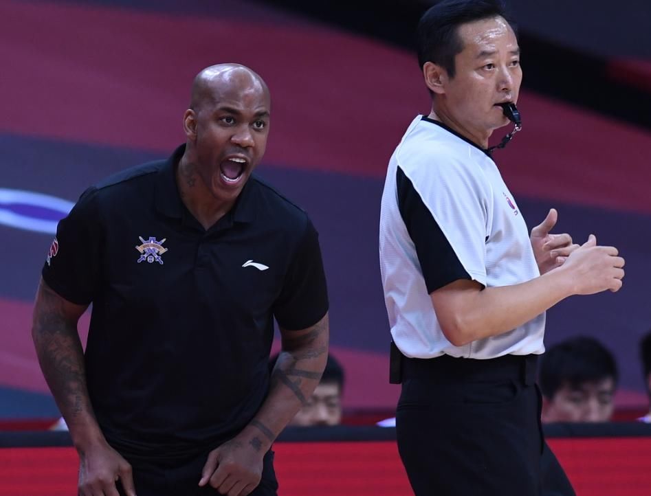 球员|北控惊险晋级后,马布里夸了两位爱将,两次提到总决赛看出野心