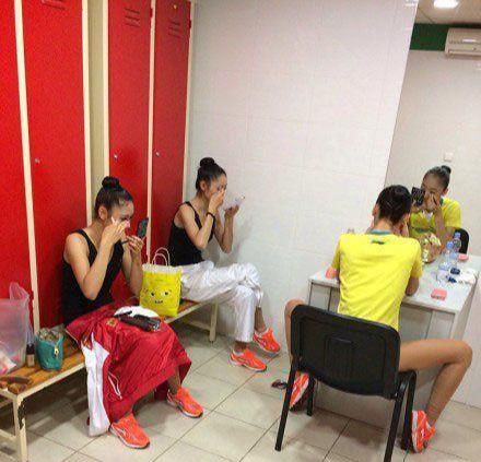  跳舞|搞笑囧图：跳舞的女孩子看似温柔，但她们和女汉子就差一步