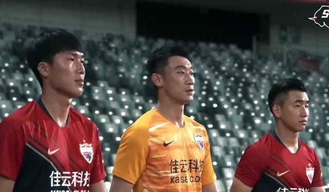 宋株薰|中国足球罕见一幕:中超新贵从一队连签11人,可组建1套首发阵容