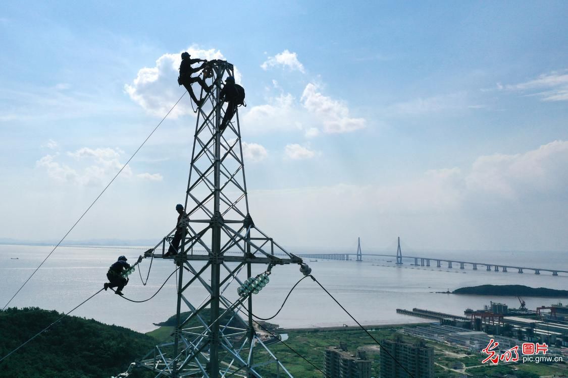 沥线|浙江舟山：金塘岛丰沥线最后一档架设完成