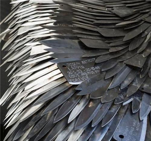 打造|世界最悲伤的雕像!采用10万把刀打造,每把背后都有一个故事