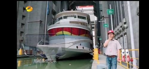  贵宾|中餐厅：餐厅迎来“贵宾”，导演组亲自出面买单，一说来历黄晓明肃然起敬！