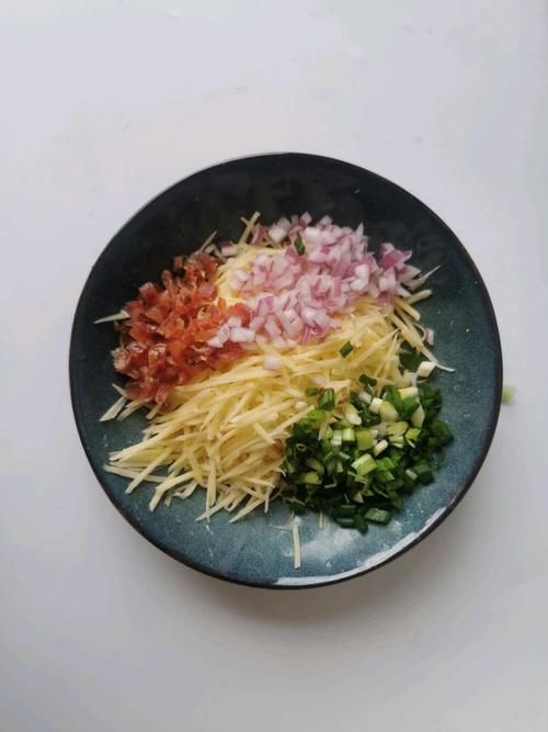 们需|松软弹牙土豆饼,夏季消暑必备,皮薄馅足孩子一口气能吃3个!