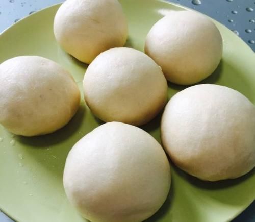  好吃|在家蒸的馒头没有馒头铺的好吃？学会这么做，馒头又白又软