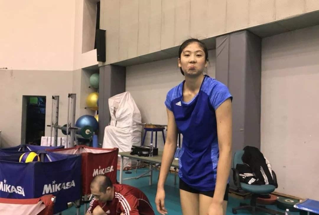 女排|女排“陨落”的天才！扣高3米27球星被郎平放弃，天才二传留遗憾