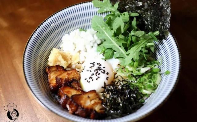 进去|纽约第一家日式油泼面+宝藏小酒馆新张!进去的居然都被上了一课?