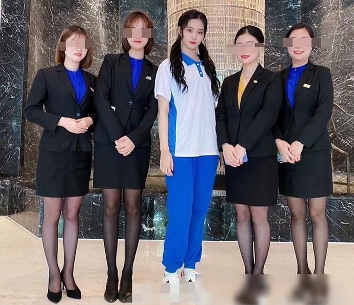  生图|徐艺洋首档综艺生图，离开十级滤镜，这就是黄子韬力捧的理由？