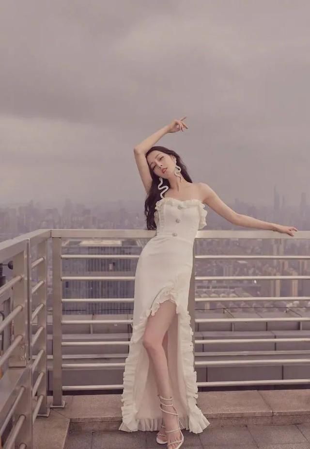 万茜|万茜的红西装吴昕的剪刀发夹被追着问哪买？是姐姐带火的小众品牌