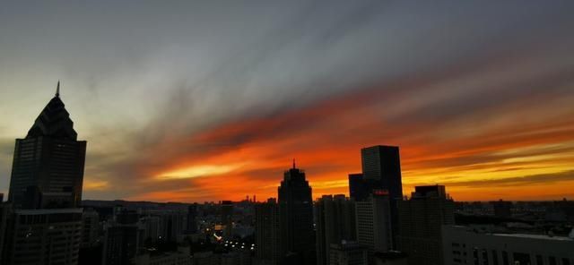  无恙|七月的最后一抹夕阳，愿疫情早日过去，山河无恙，人间皆安！