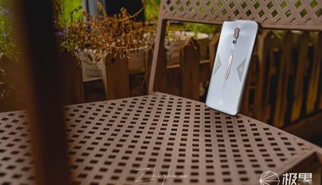 游戏|144Hz “滑”到手软,银翼风暴堪比“空调”,这款手机简直就是为游戏而生。