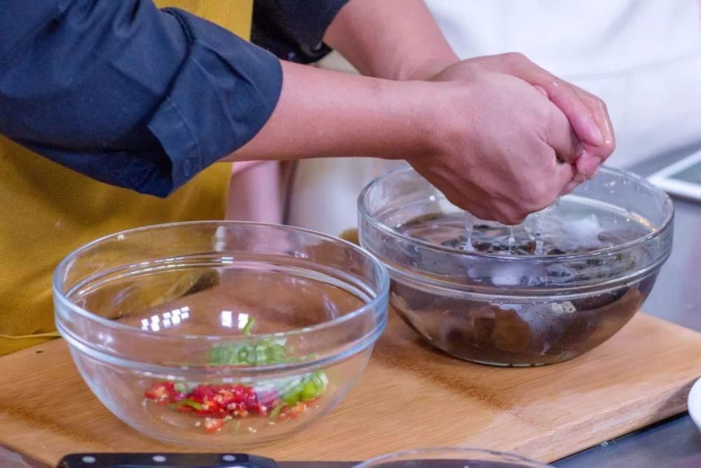  木耳|凉拌菜好吃爽口的秘诀，就是这碗万能酱汁，简单易学！