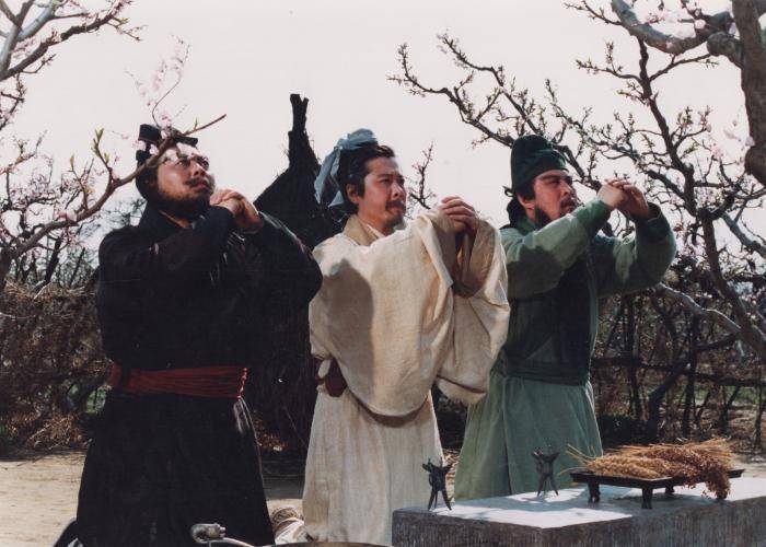 94版《三国小说》中的“桃园三皎皎”名阵势。图片开首：《电视剧顾忌画册》