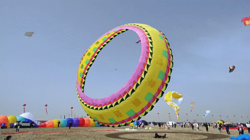 潍坊风筝节放的是人类想象力!