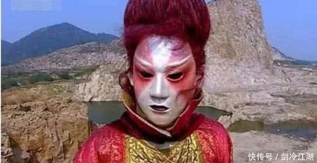 阴蚀王扮演者15年前"牺牲"多大如今穿上军装的他,男神一枚!