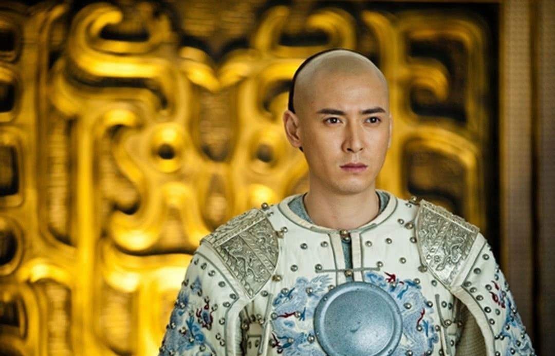 一个令他更加意外的消息,那就是年纪并不大的摄政王多尔衮突然去世了